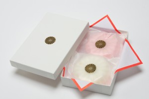 叙勲記念は菊のご紋のお菓子ですね 当店人気の3品をご紹介します 御供物調進所 かめや利平 叙勲記念は菊のご紋のお菓子ですね 当店人気の3品をご紹介します 御供物調進所 かめや利平