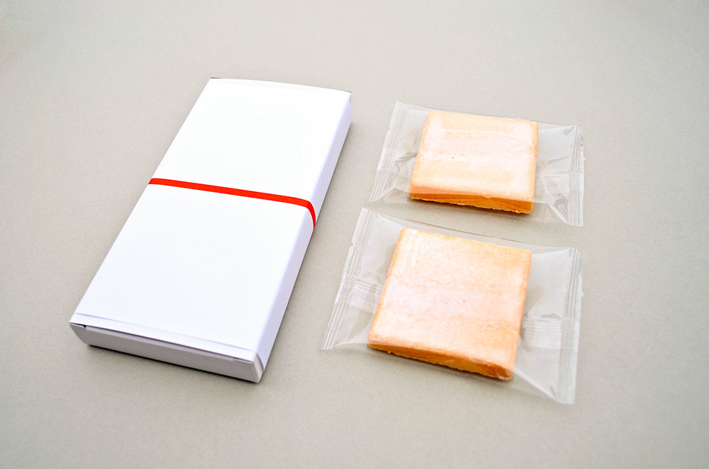 厚焼きせんべい箱入り